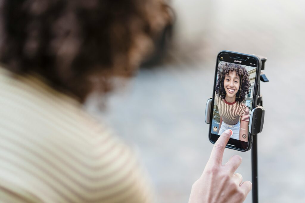 El Curso de Influencer, es una capacitación de sólo 5 semanas, que marcará la diferencia en tus redes sociales.